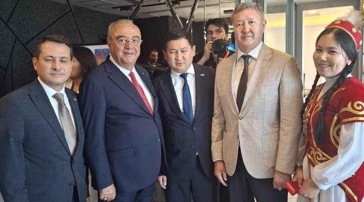 Kazakistan’ın İzmir Başkonsolosluğu Açıldı: Açılışa Karadenizliler Konfederasyonu Başkanı Hızır Murtezaoğlu da Katıldı