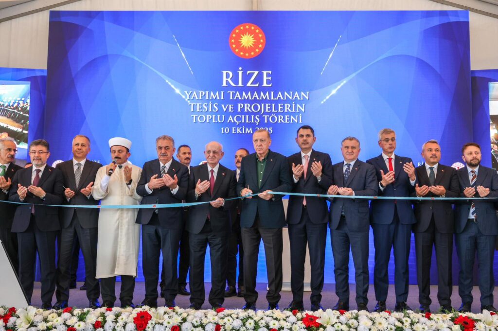 Cumhurbaşkanımız Sayın Recep Tayyip Erdoğan Rize’de Toplu Açılış ve Temel Atma Töreni’ne katıldı.