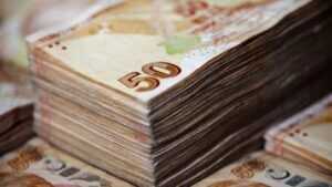 Hazine 6,2 milyar lira borçlandı