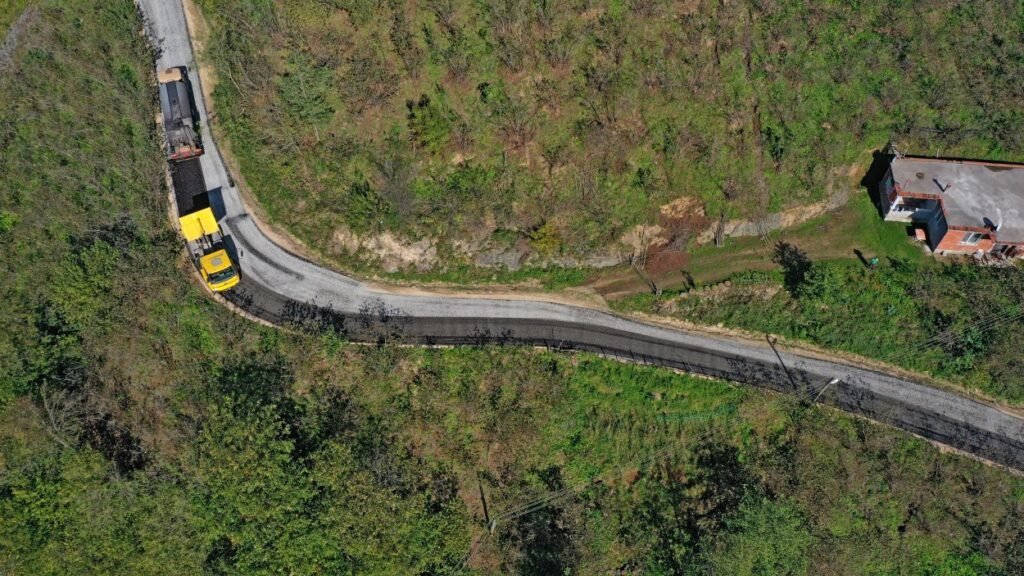 ÇAMAŞ’TA 4 MAHALLEYE HİTAP EDEN YOL ASFALTLANDI