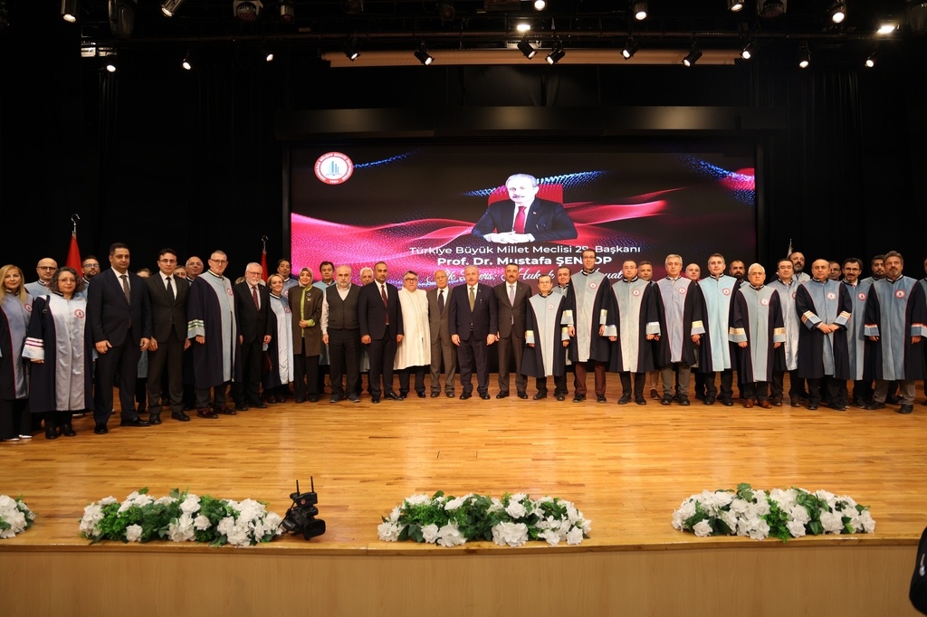 Rektörümüz Prof. Dr. Mustafa Alişarlı, BEÜN 2025–2026 Akademik Yılı Açılış Törenine Katıldı