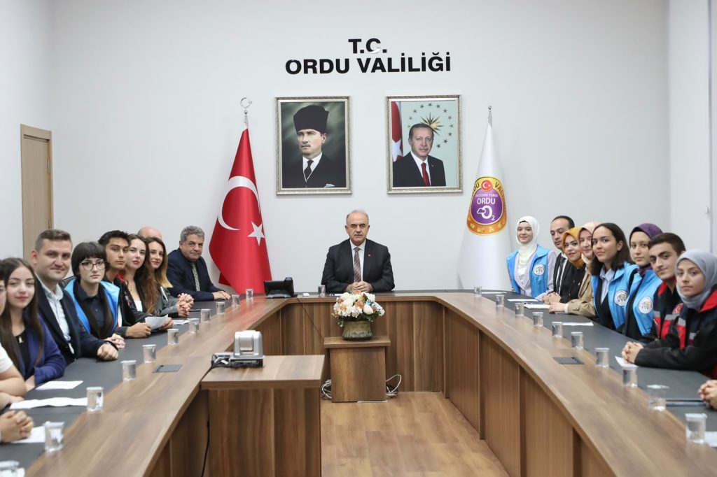 Çocuk Hakları Ekseninde COP31 Karadeniz Zirvesi Kapsamında İlimize Gelen Heyet, Vali Erol’u Ziyaret Etti