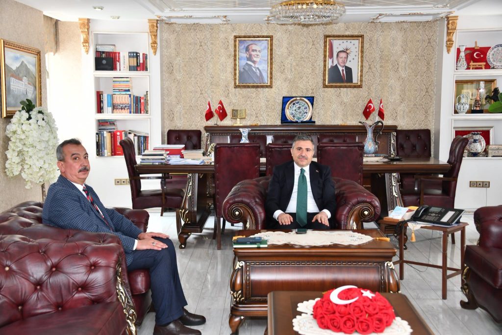 Valimiz Cevdet Atay İsmail Karasakal’ı Valilik Makamında Kabul Etti