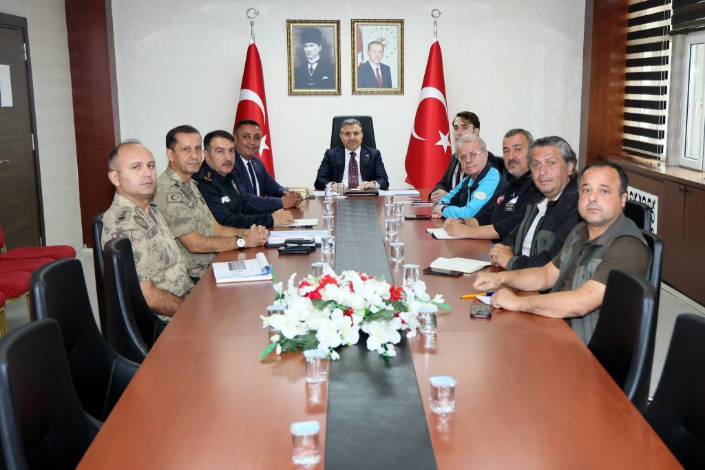Valimiz Cevdet Atay Başkanlığında Acil Çağrı Hizmetleri İl Koordinasyon Komisyonu Toplantısı Gerçekleştirildi