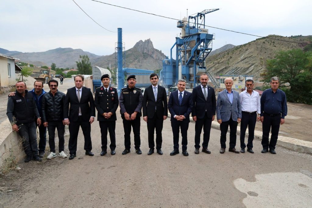 Valimiz Cevdet Atay Kale Köyü Asfalt Şantiyesinde İncelemelerde Bulundu