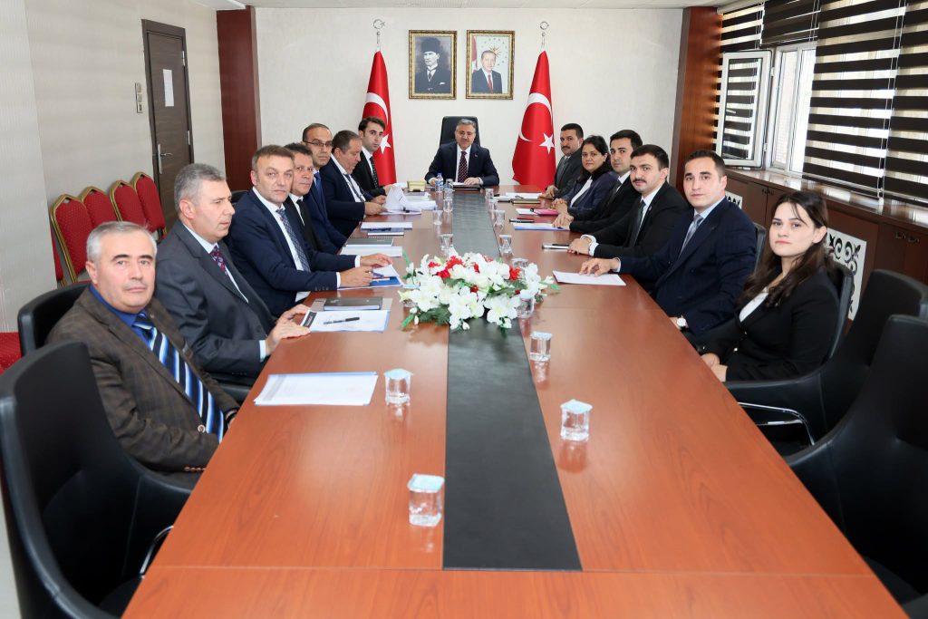 Valimiz Cevdet Atay Sosyal Yardımlaşma ve Dayanışma Vakfı Değerlendirme Toplantısına Başkanlık Etti