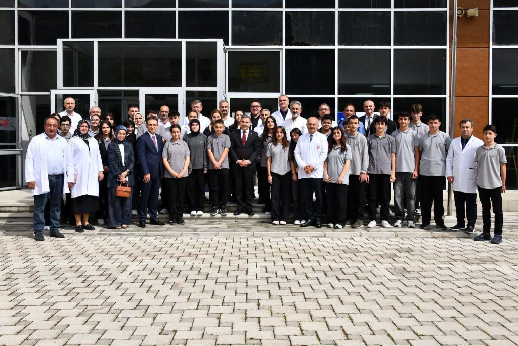 Valimiz Cevdet Atay Öğretmen ve Öğrencilerimizle Bir Araya Geldi