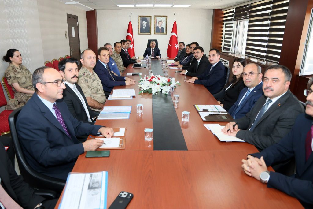Valimiz Cevdet Atay Başkanlığında Okul Güvenliği Toplantısı Gerçekleştirildi