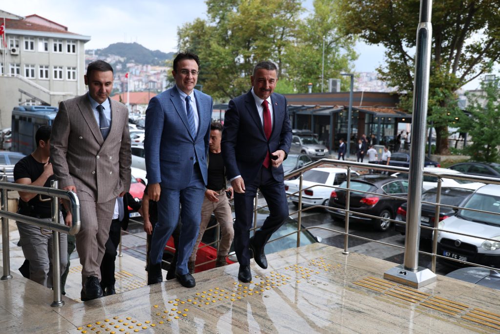 Vali Osman Hacıbektaşoğlu, Zonguldak Cumhuriyet Başsavcı Vekili Naci Tekdemir’i Ziyaret Etti