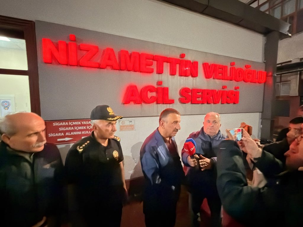 Vali Osman Hacıbektaşoğlu, Maden Kazasında Yaralanan Ufuk Demir’i Hastanede Ziyaret Etti