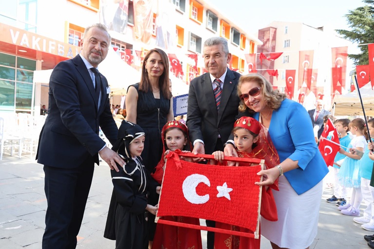 Valimiz Sayın Dr. Turan Ergün, 2026-2027 Yılı İlk Ders Zilini Çaldı
