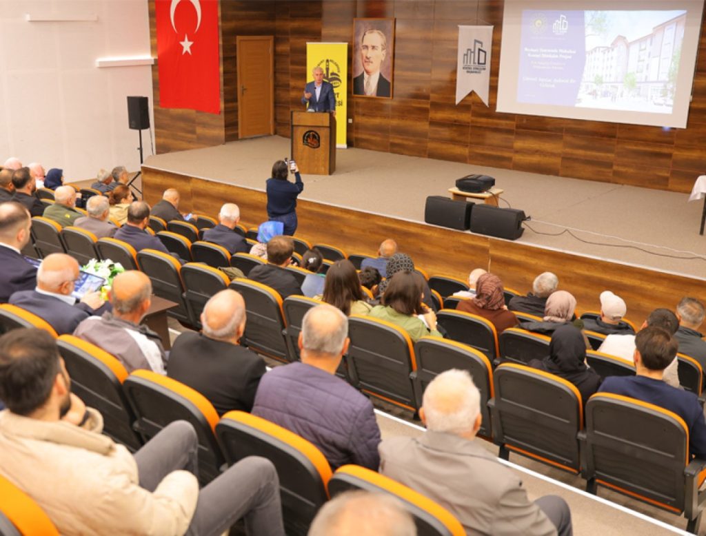 TUZCUZADE MAHALLESİ KENTSEL DÖNÜŞÜM BİLGİLENDİRME TOPLANTISI YAPILDI