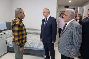 Vali Erol, Huzurevi Sakinlerini Ziyaret Etti