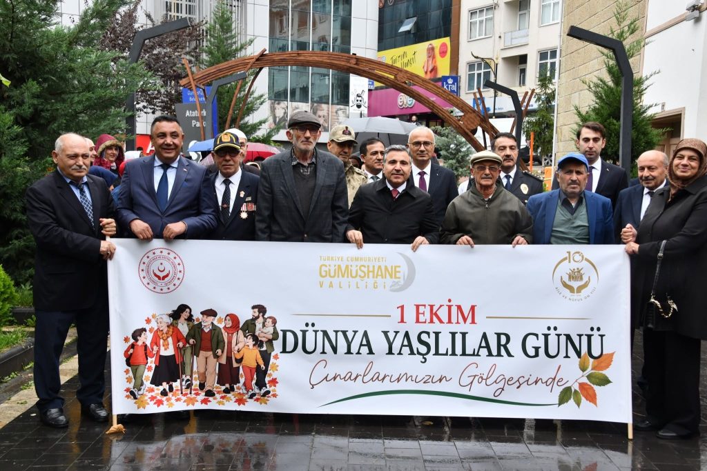 Valimiz Cevdet Atay Yaşlılar Günü Etkinliğinde Büyüklerimizle Bir Araya Geldi