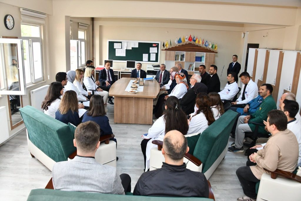 Valimiz Cevdet Atay’dan Mesleki ve Teknik Liselere Ziyaret