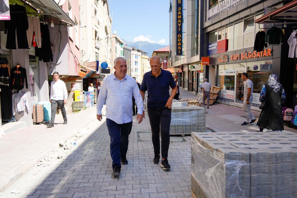 BAŞKAN BİLGEHAN ERDEM SAHADA DEVAM EDEN ÇALIŞMALARI İNCELEDİ