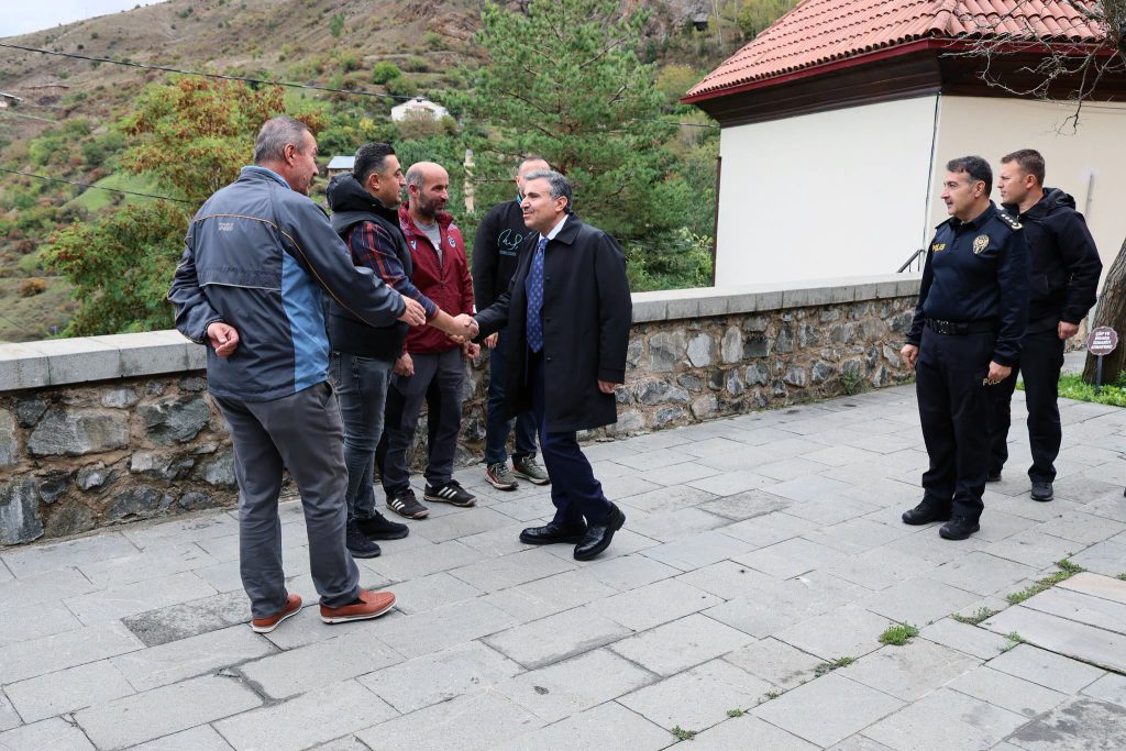 Valimiz Cevdet Atay Süleymaniye Mahallesi’nde Vatandaşlarımızla Bir Araya Geldi