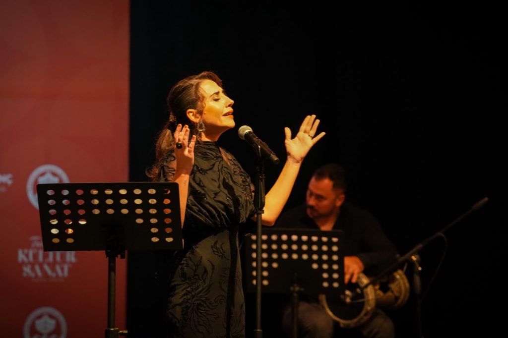 TRABZON’DA GÖNÜLLERE DOKUNAN KONSER