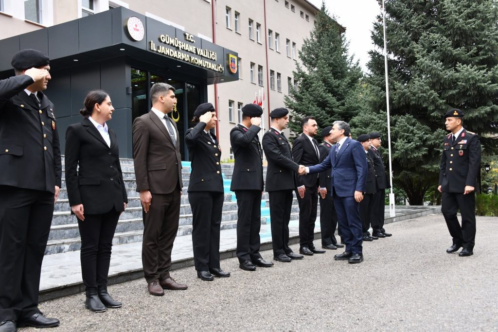 Valimiz Cevdet Atay’dan İl Jandarma Komutanlığına Ziyaret