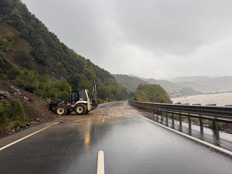 İlimiz Genelinde Etkili Olan Kuvvetli Yağışların Yol Açtığı Olumsuz Etkilerine Yönelik Saha Çalışmaları Aralıksız Sürdürülmektedir