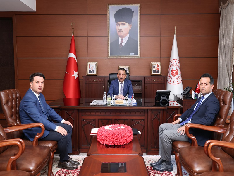 Vali Osman Hacıbektaşoğlu, Vali Yardımcısı Mutlu Almalı ile İl Planlama ve Koordinasyon Müdürü Erhan Tanrıverdi’yi Kabul Etti