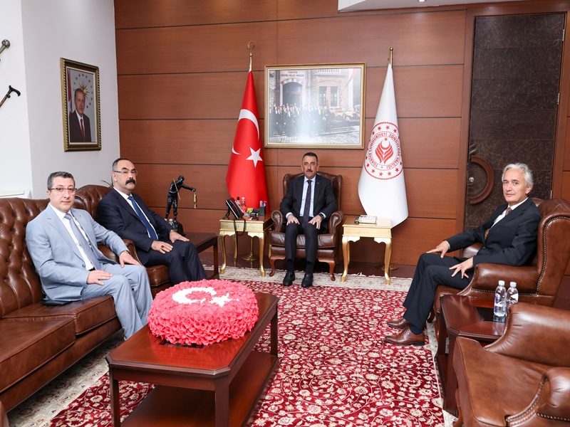 MHP Zonguldak İl Başkanı Orhan Korkmaz ile Beraberindeki Heyet, Vali Osman Hacıbektaşoğlu’nu Ziyaret Etti