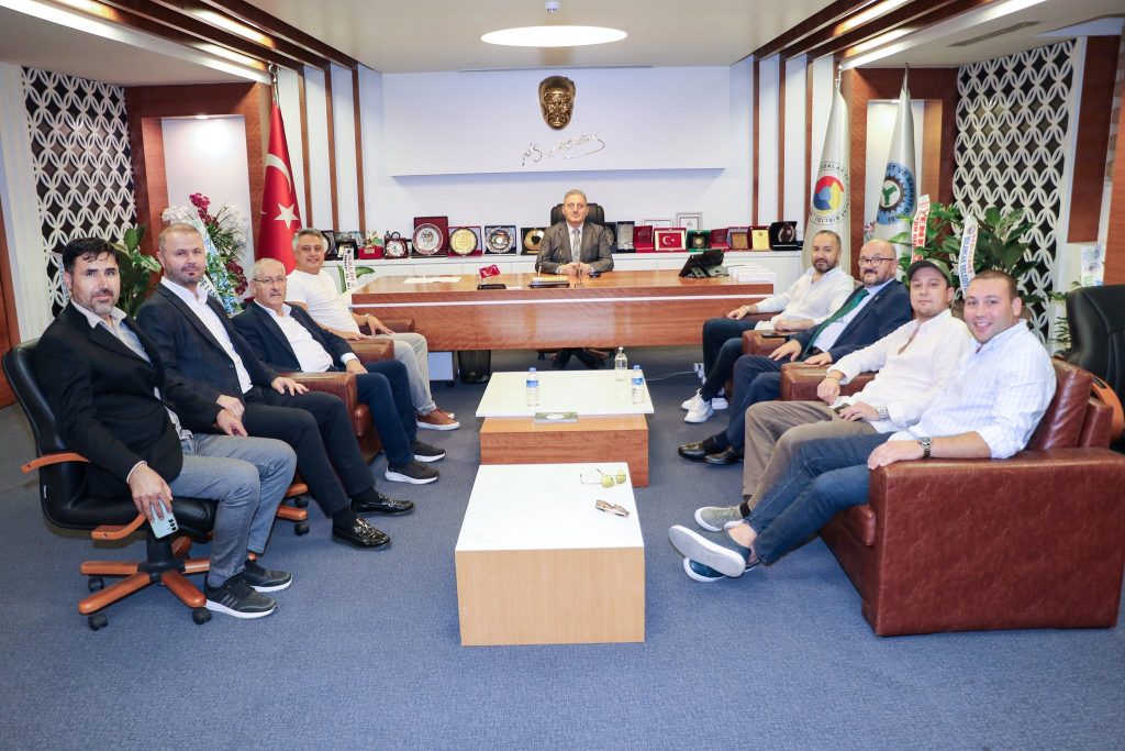 Kerasusspor Basketbol’dan Başkan Çakırmelikoğlu’na Tebrik Ziyareti
